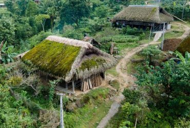Những ngôi nhà thôn Sà Phìn